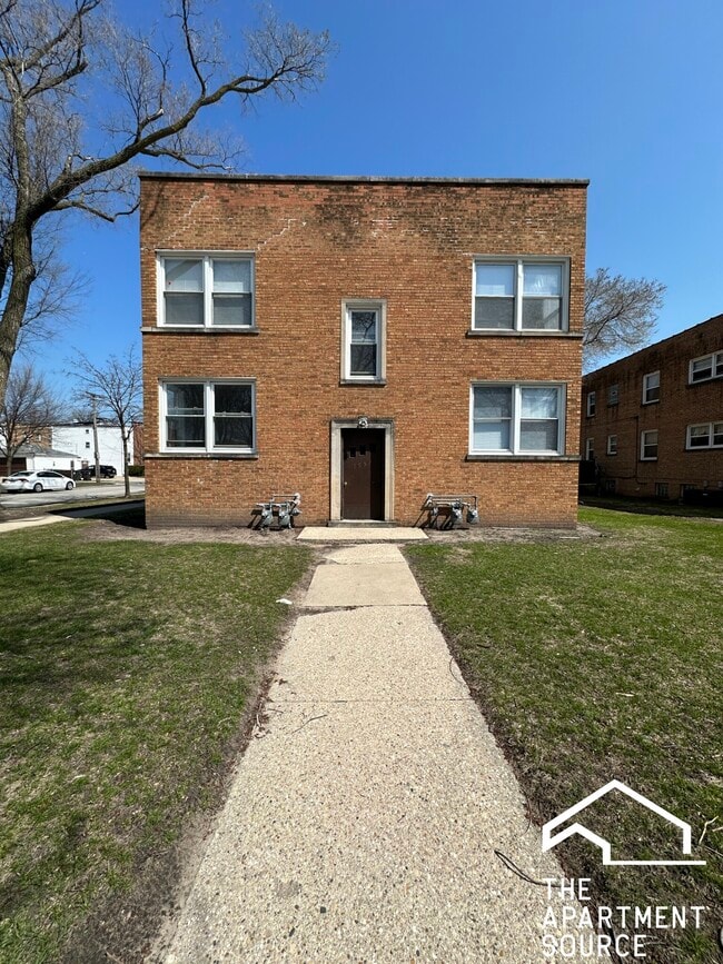 Building Photo - 8957 Lamon Ave