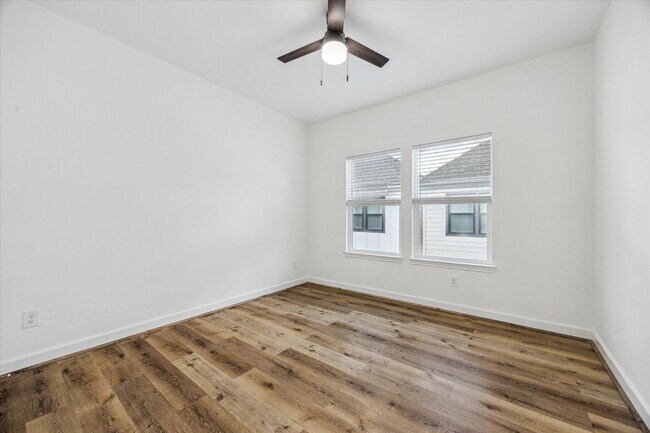 Building Photo - 2333 Hoskins Dr