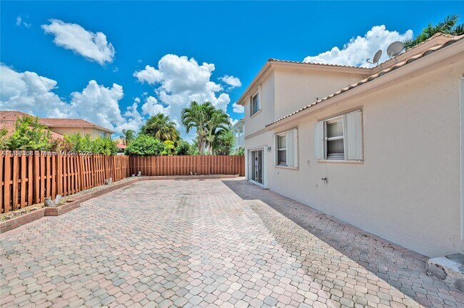 Building Photo - 6317 NW 113th Pl
