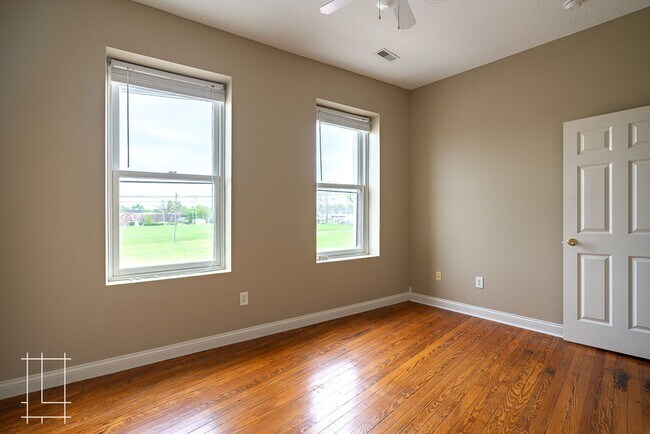 Building Photo - 225 E 5th Ave