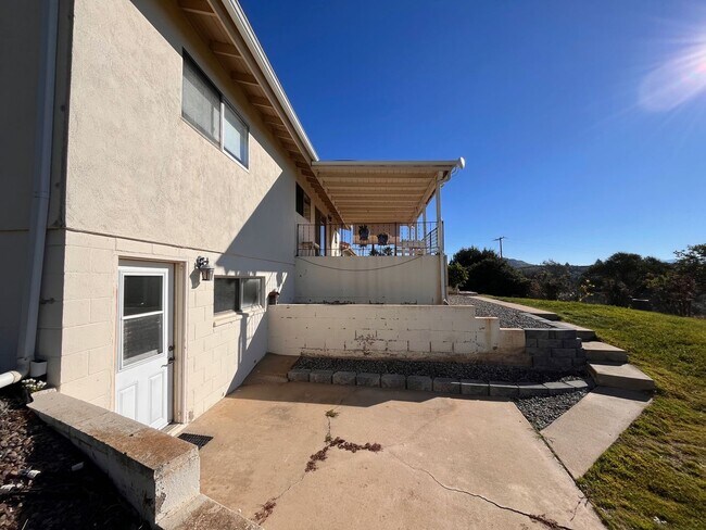 Building Photo - Spectacular Retro Home in a Rural Setting with Views and Space