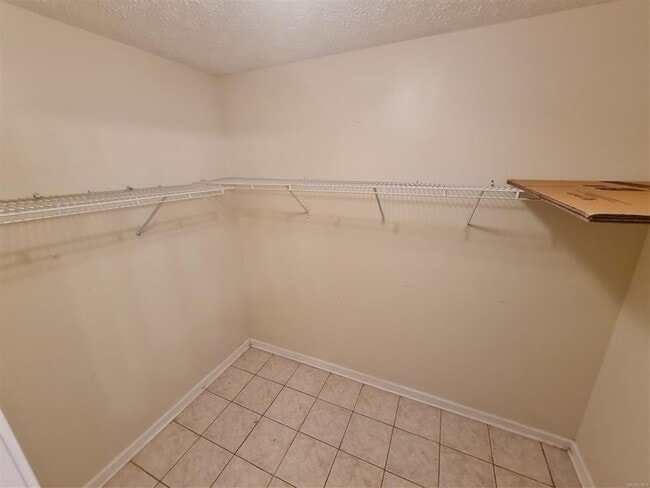 Building Photo - AVAILABLE 08/15/2026 in Millbrook!