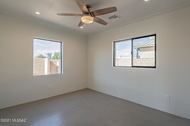 Building Photo - 2225 E Fort Lowell Rd