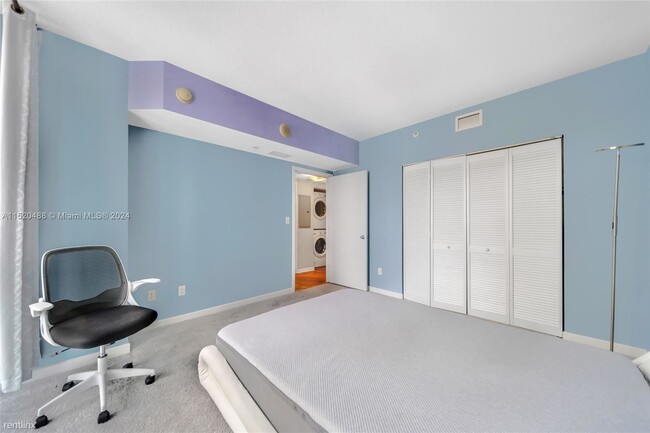 Building Photo - 2 br, 2 bath Condo - 335 S Biscayne Blvd A...