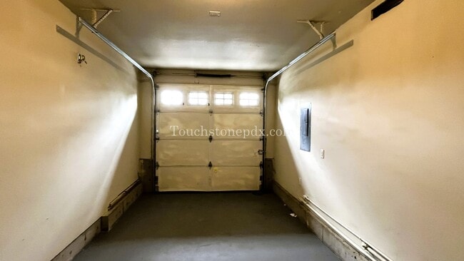 Building Photo - Bright, Spacious 3BR Home Near MAX – A/C, ...