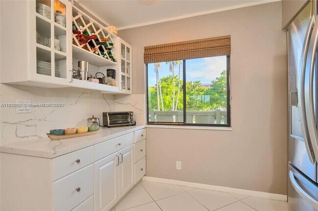 Building Photo - 2205 S Cypress Bend Dr