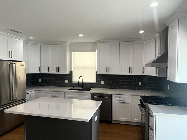 Building Photo - 8100 Paso Robles Ave