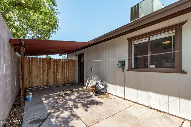 Building Photo - 514 S Bellview