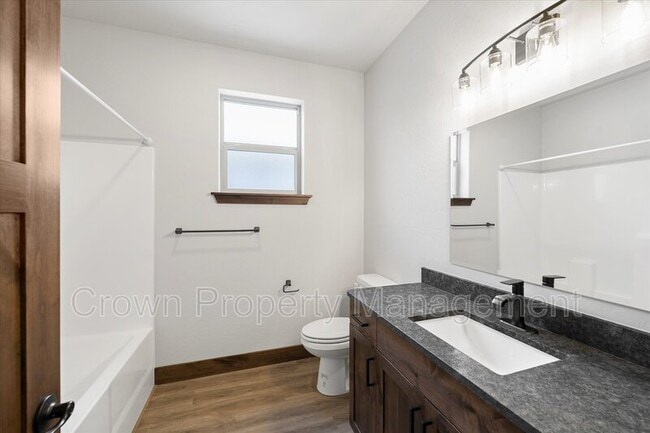 Building Photo - 4046 Snowberry Ave