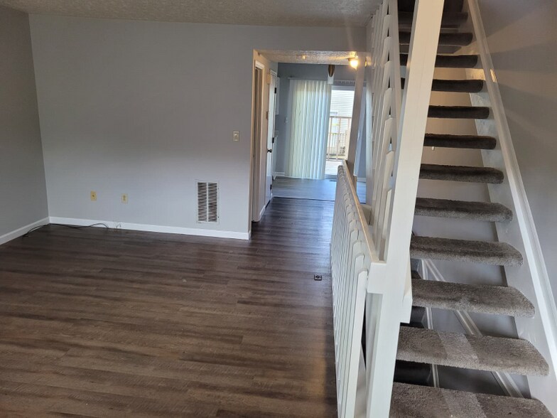 Building Photo - 872 Upholland Ln