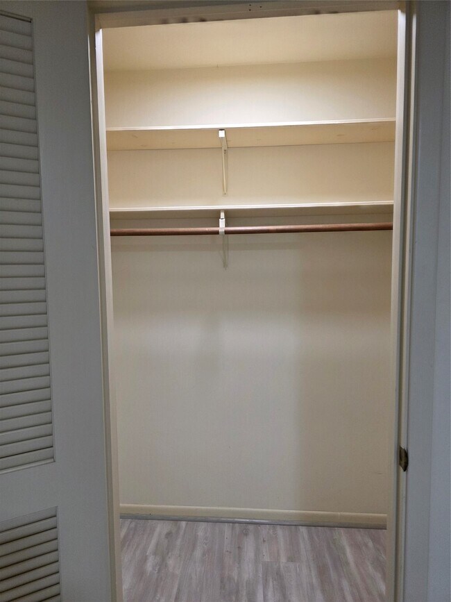 Building Photo - 406 Fox Briar Ln