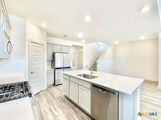 Building Photo - 100 Geminiflora Bend