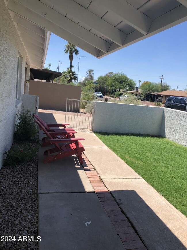 Building Photo - 607 E Encanto Dr