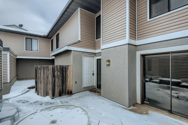 Building Photo - 1127 Landmark Trail S