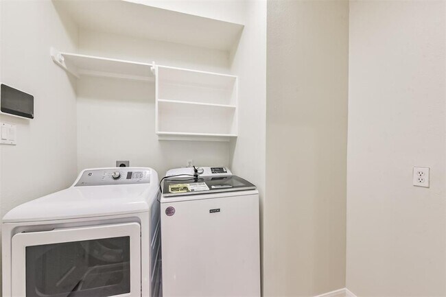 Building Photo - 11502 Bay Ledge Dr