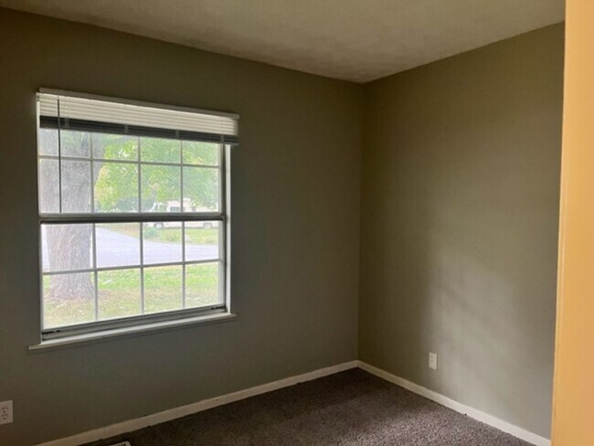 Building Photo - 4405 W Wagonwheel Trail