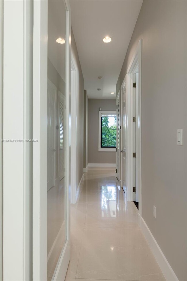 Building Photo - 6090 SW 116th St