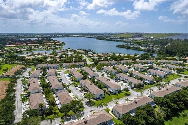 Building Photo - 1432 Ave