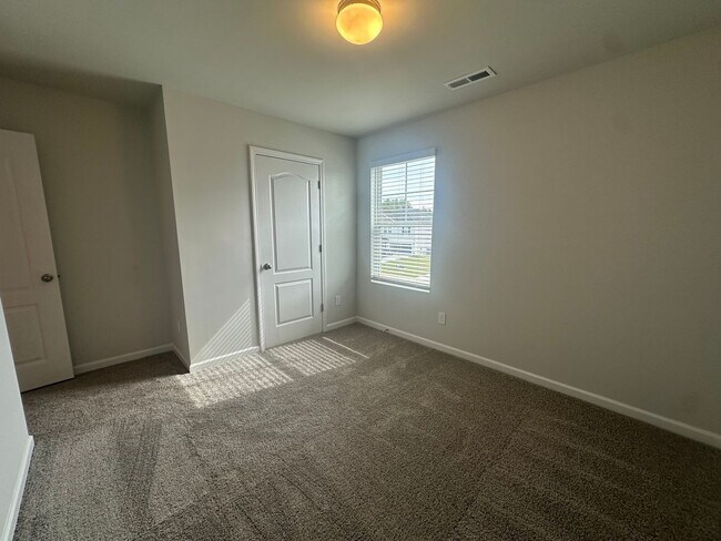 Building Photo - 191 Hornet Dr