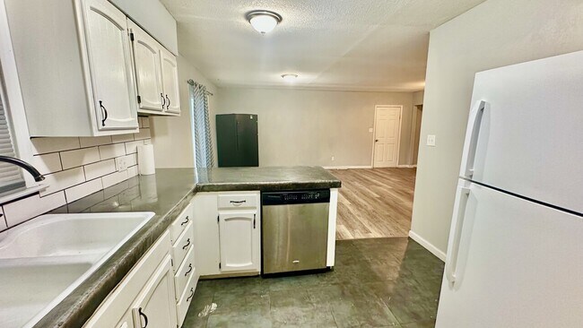 Building Photo - 11020 E Belaire