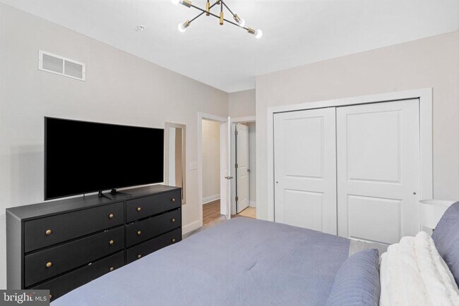 Building Photo - 204B Dock St