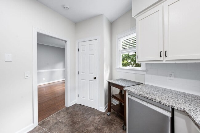 Building Photo - Charming 2BR/2BA condo in Green Hills!