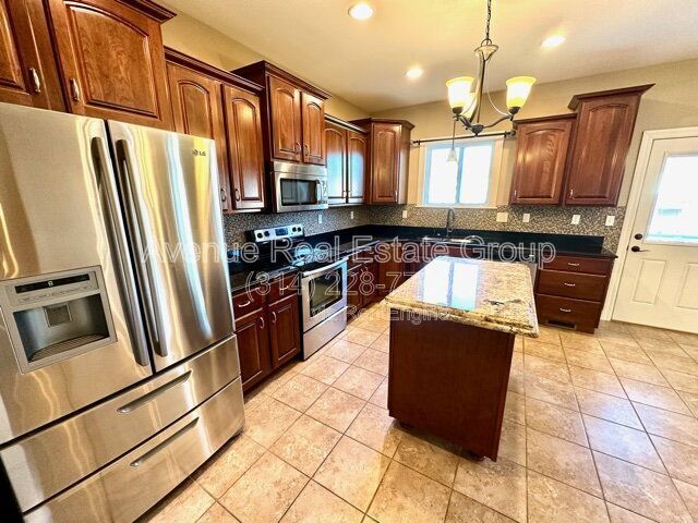 Building Photo - 304 Dalton Ct