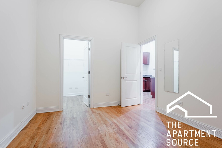 Building Photo - 3338 N Sheffield Ave