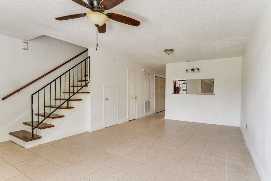 Building Photo - 10821 Roger Dr