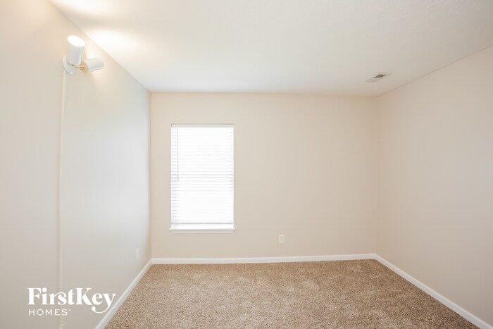 Building Photo - 5815 Bluestem Ct