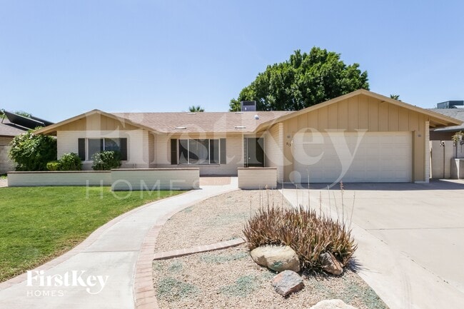 Building Photo - 813 E Todd Dr