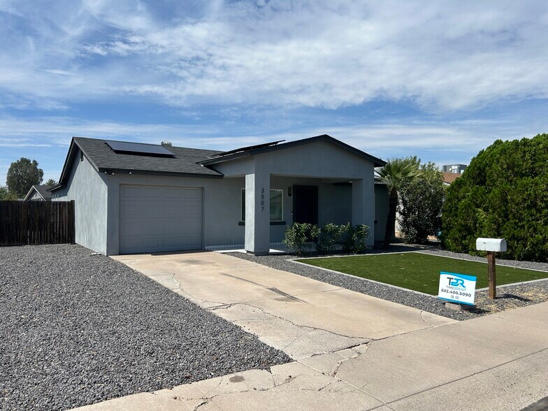 Building Photo - 3507 E Claire Dr
