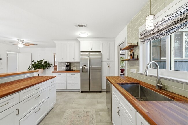 Building Photo - 7962 Cedel Dr