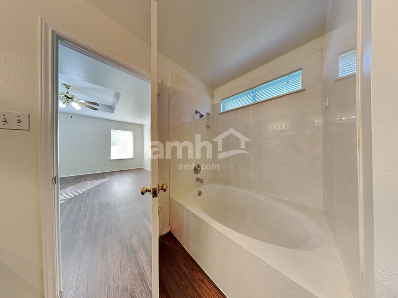 Building Photo - 161 Spring Branch Loop