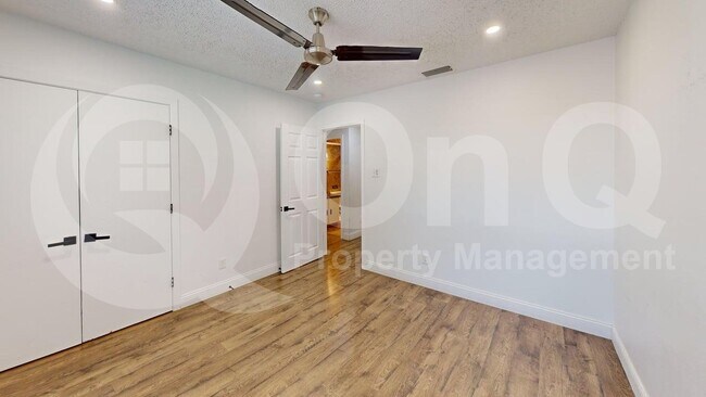 Building Photo - 2131 Blossom Ln