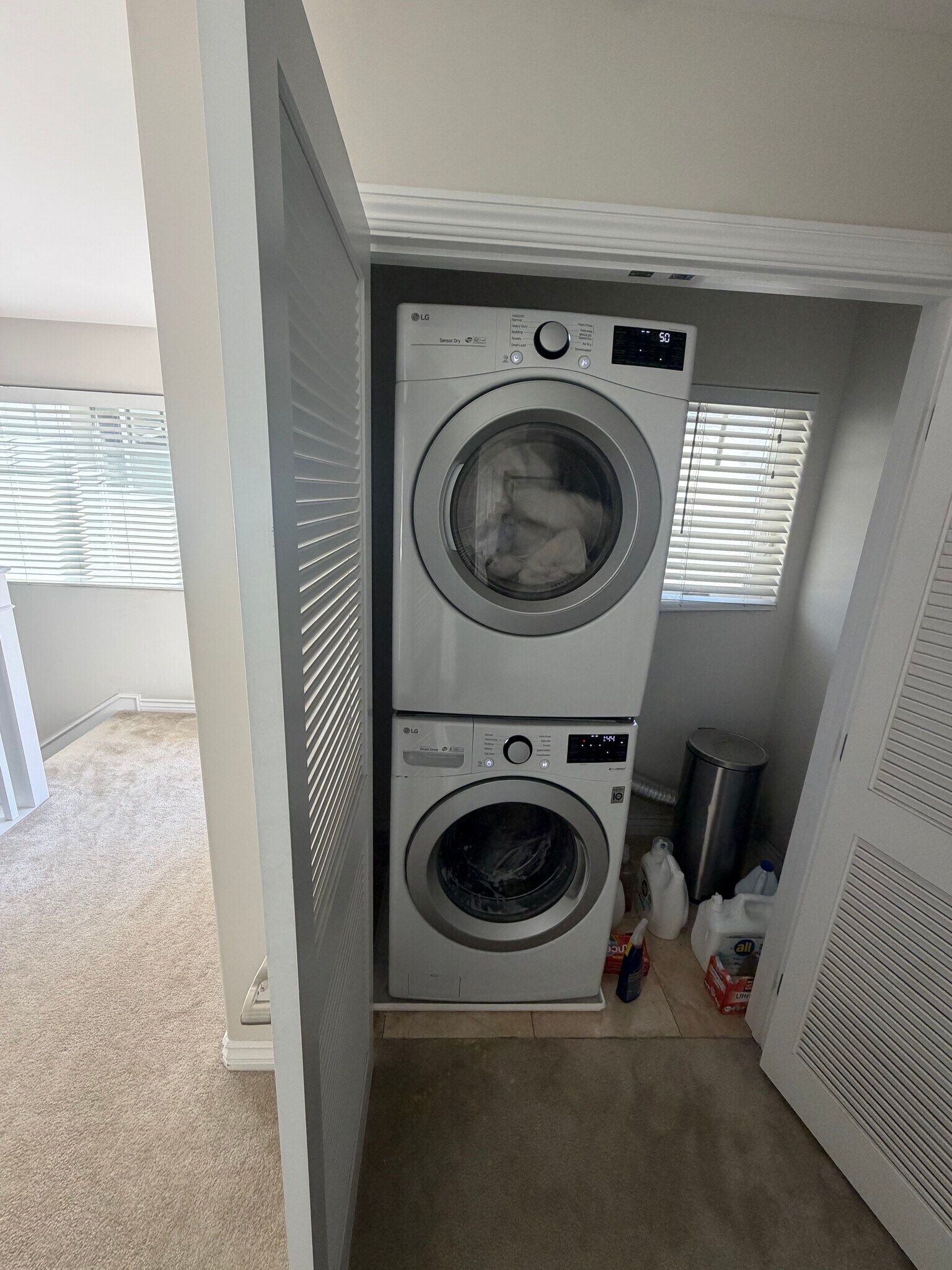 in unit laundry - 532 N Francisca Ave