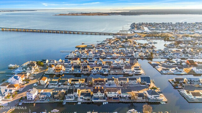 Building Photo - 3456 E Thistle Ave