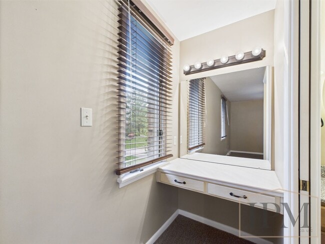 Building Photo - Fabulous 4 bedroom! York Suburban school d...
