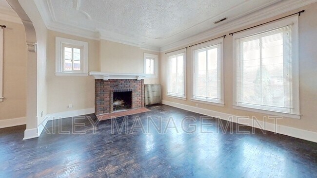 Building Photo - 16211 Fairfield St