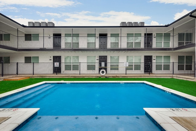 Primary Photo - 4611 Munger