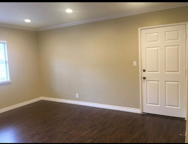 Building Photo - 3620 Kalsman Dr