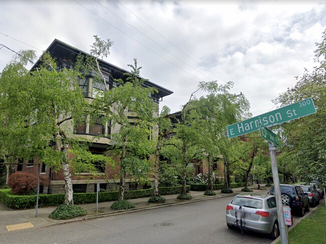 Building Photo - 318 10th Ave E