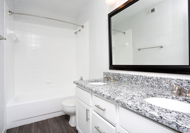 1BR,1BA-646sft - The Vanderbilt Apartments