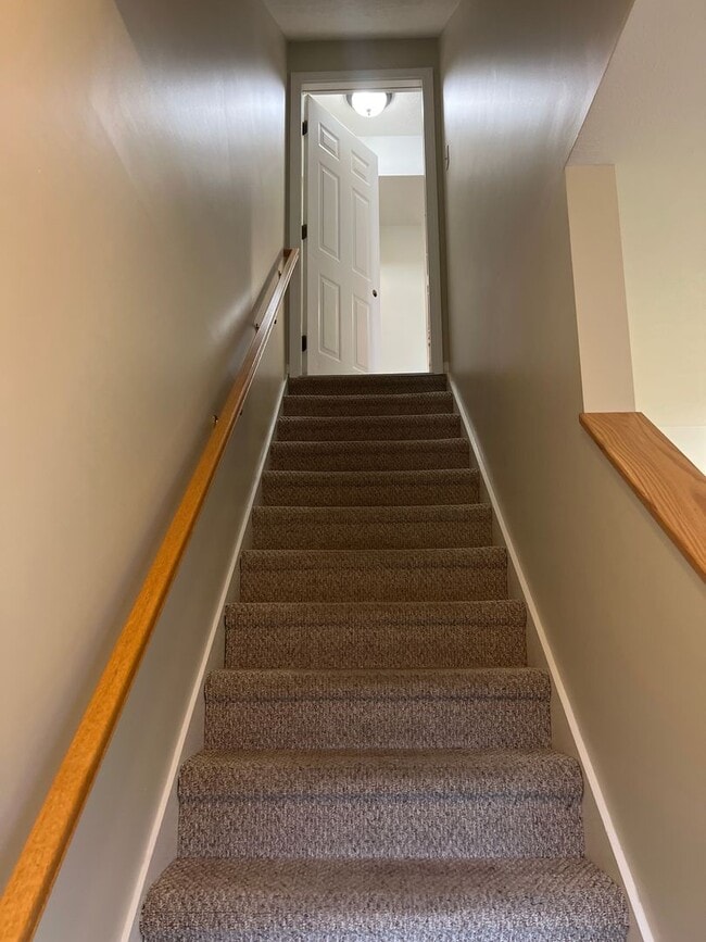 Building Photo - 2 Bedroom townhouse with garage near Med C...