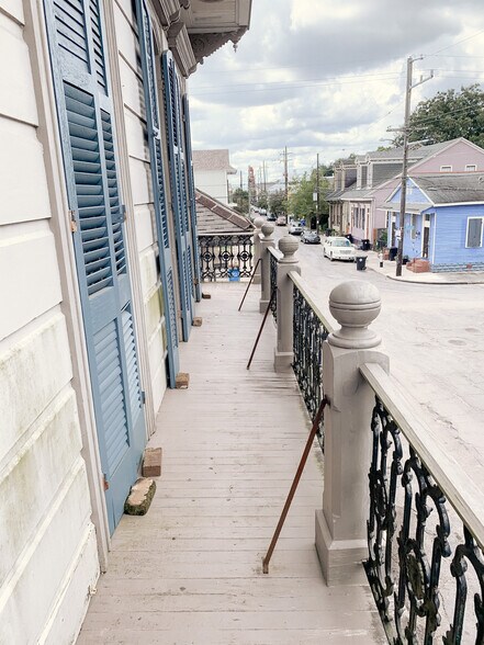 Building Photo - 3404 Dauphine St