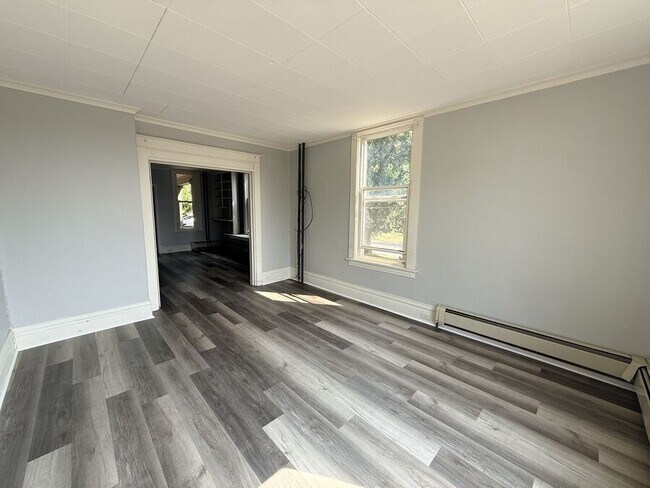 Building Photo - 1204 Kenwood Ave