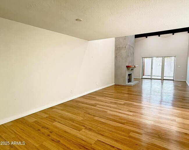 Building Photo - 6533 N Maryland Cir