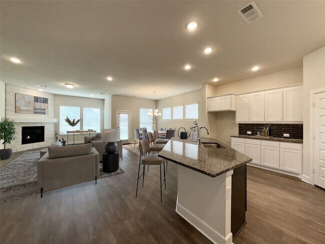 Building Photo - 1804 Welker Dr