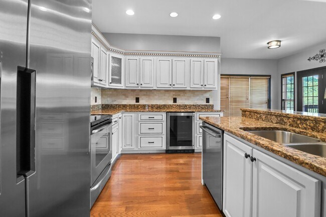Building Photo - 869 E Accipiter Cir