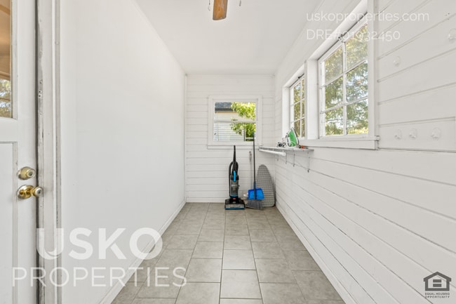 Building Photo - 808 Main St